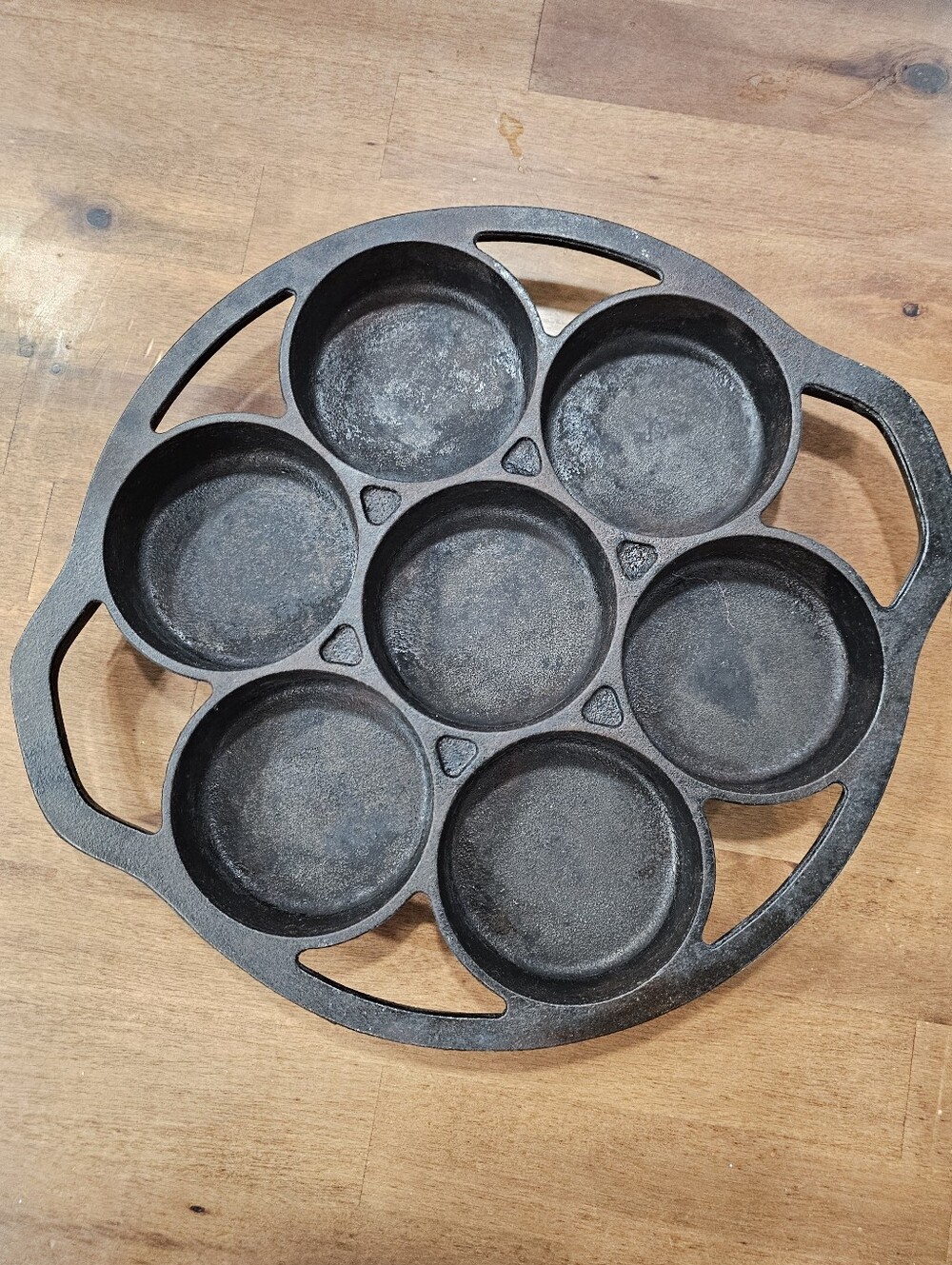 Cracker Barrel Cast Iron Biscuit Pan 7 Slot Cornbread Baking Mold 13" Euc Clean